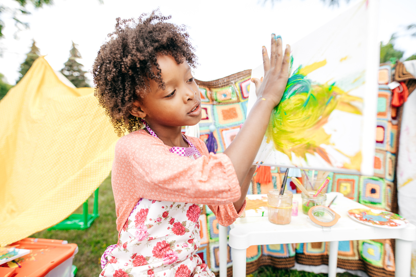 Outdoor art lesson for kids